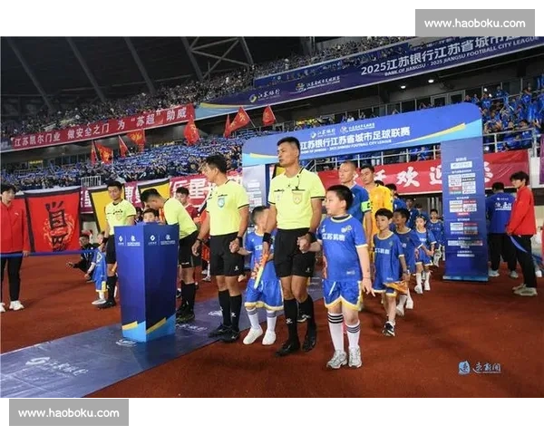 苏超赛场燃师情 南京校园足球传帮带育新苗